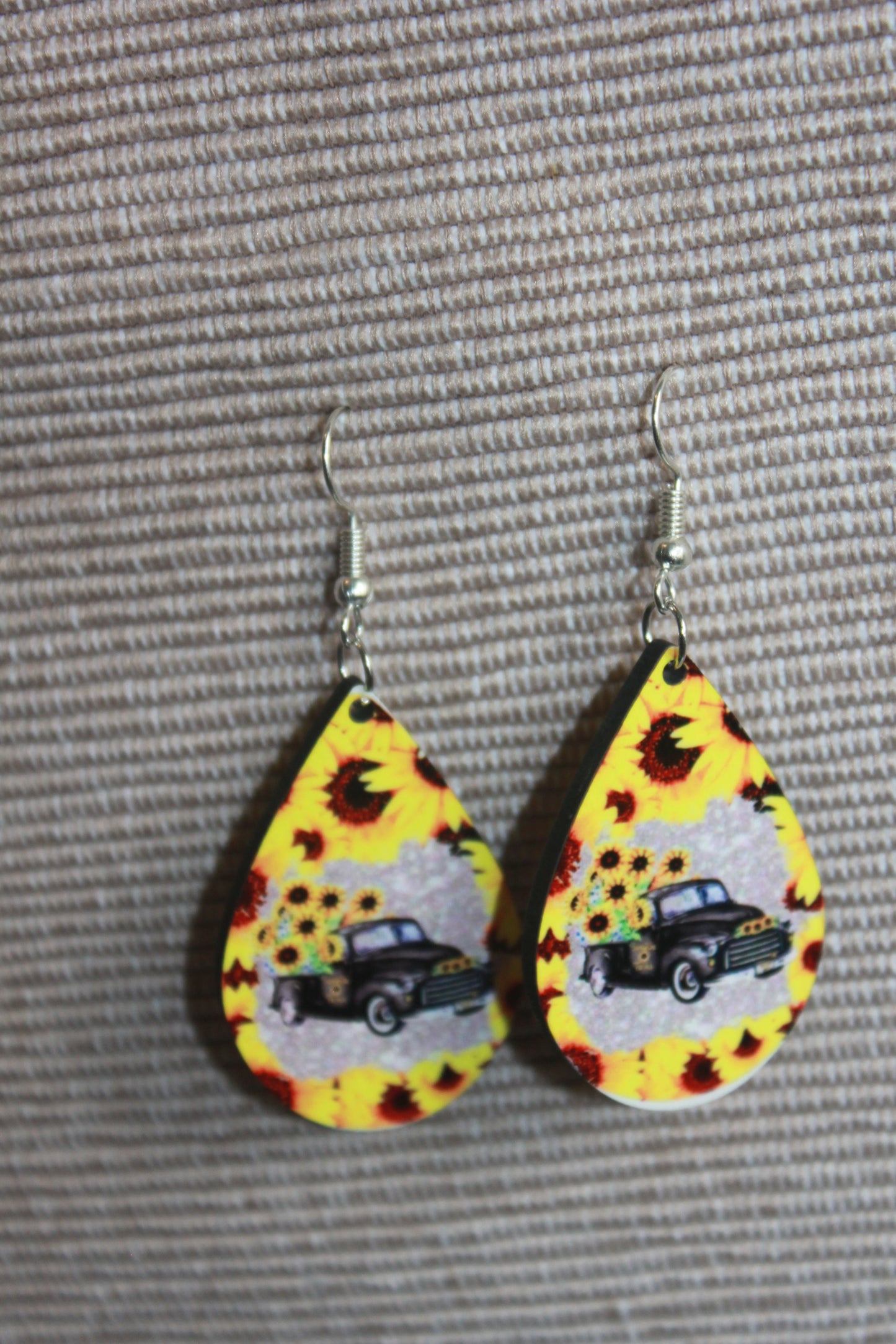 Tear drop Earrings - Sunflower pick up truck